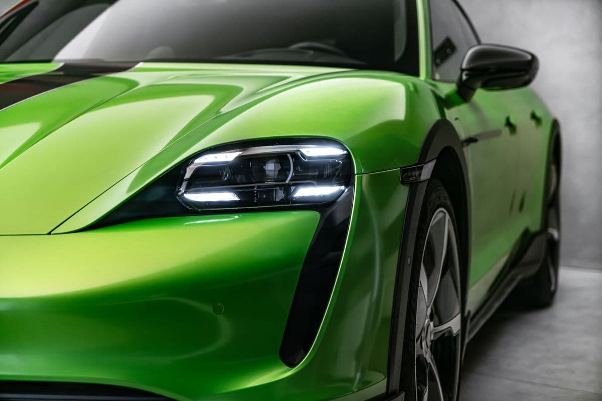 2021 Porsche Taycan - 9