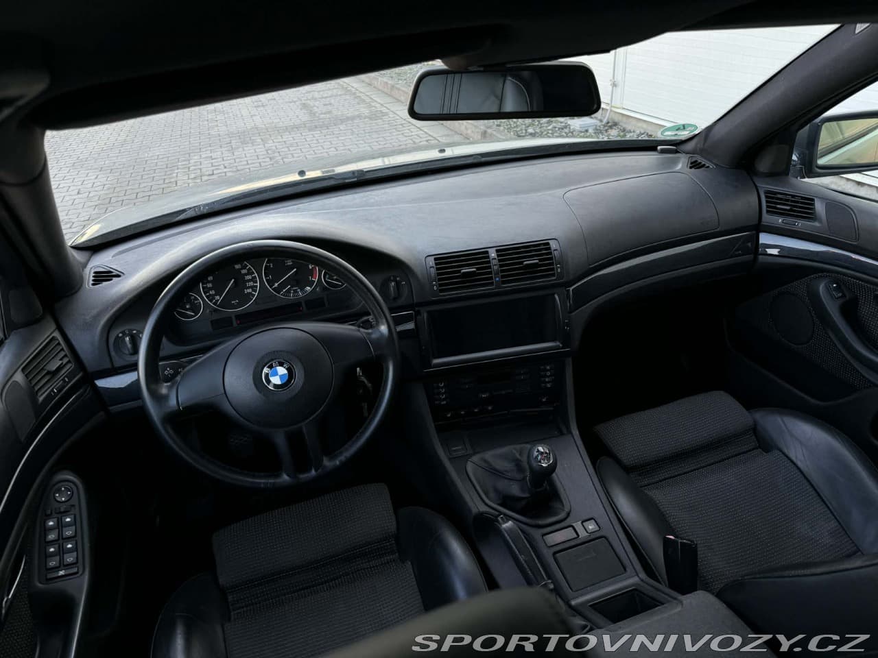 BMW 5 BMW E39 520i 6 válec