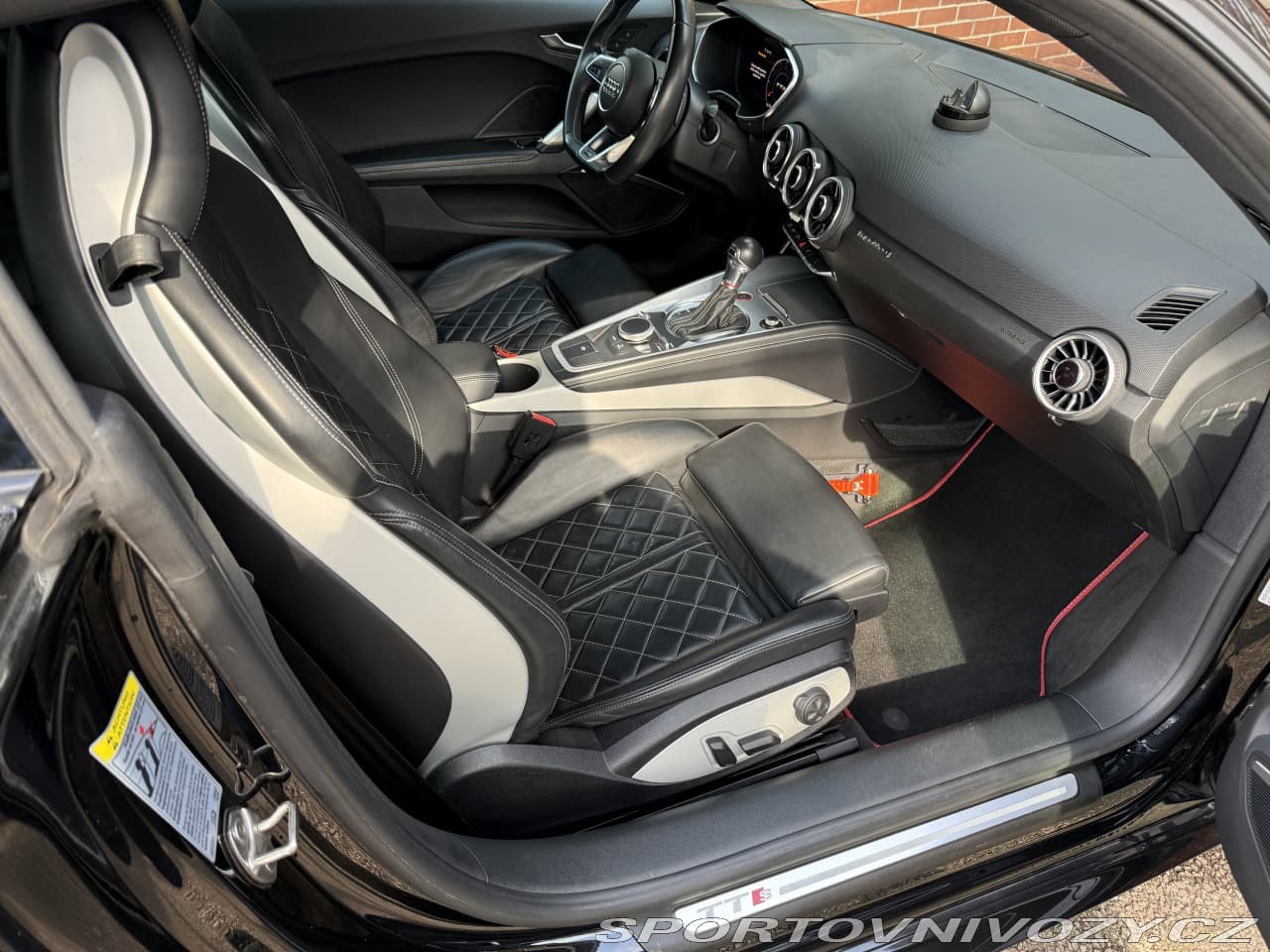 2015 Audi TT - 12