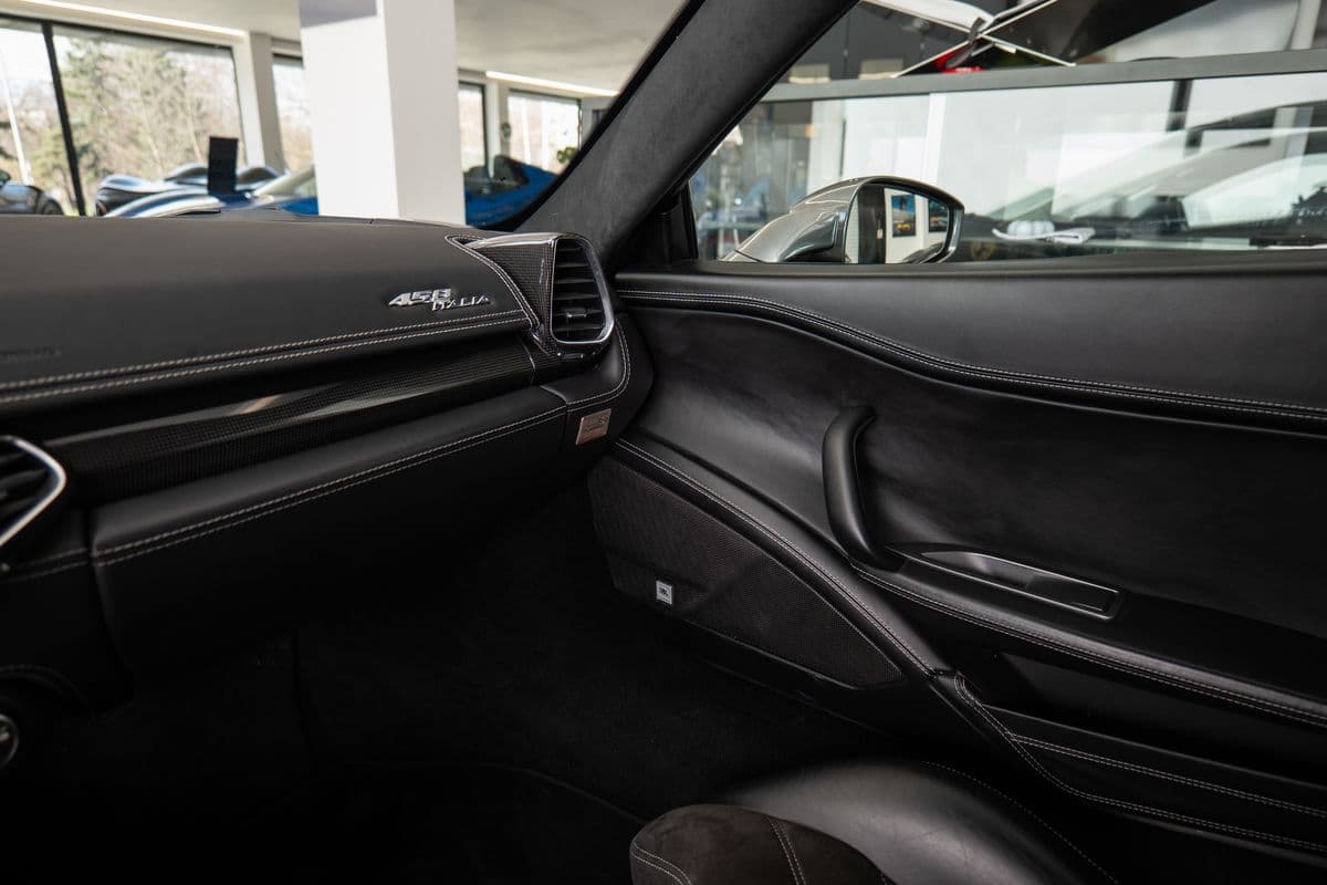 2011 Ferrari 458 - 9