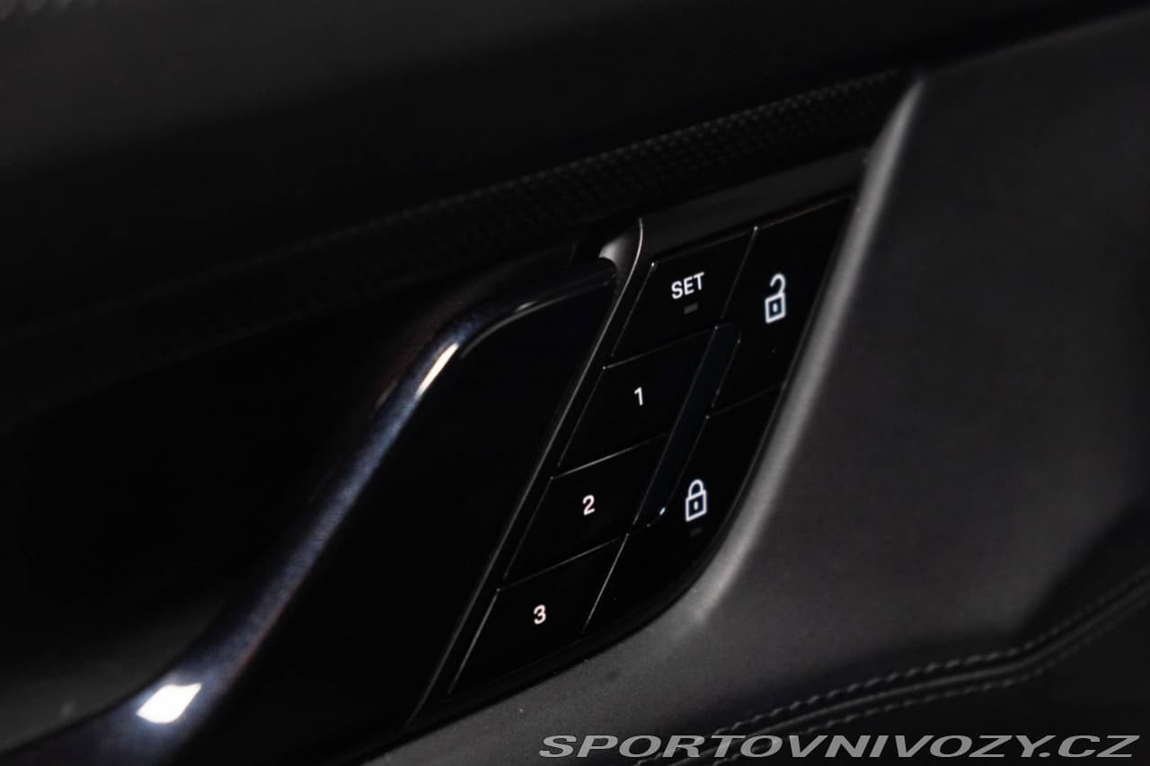 2020 Porsche Taycan - 12