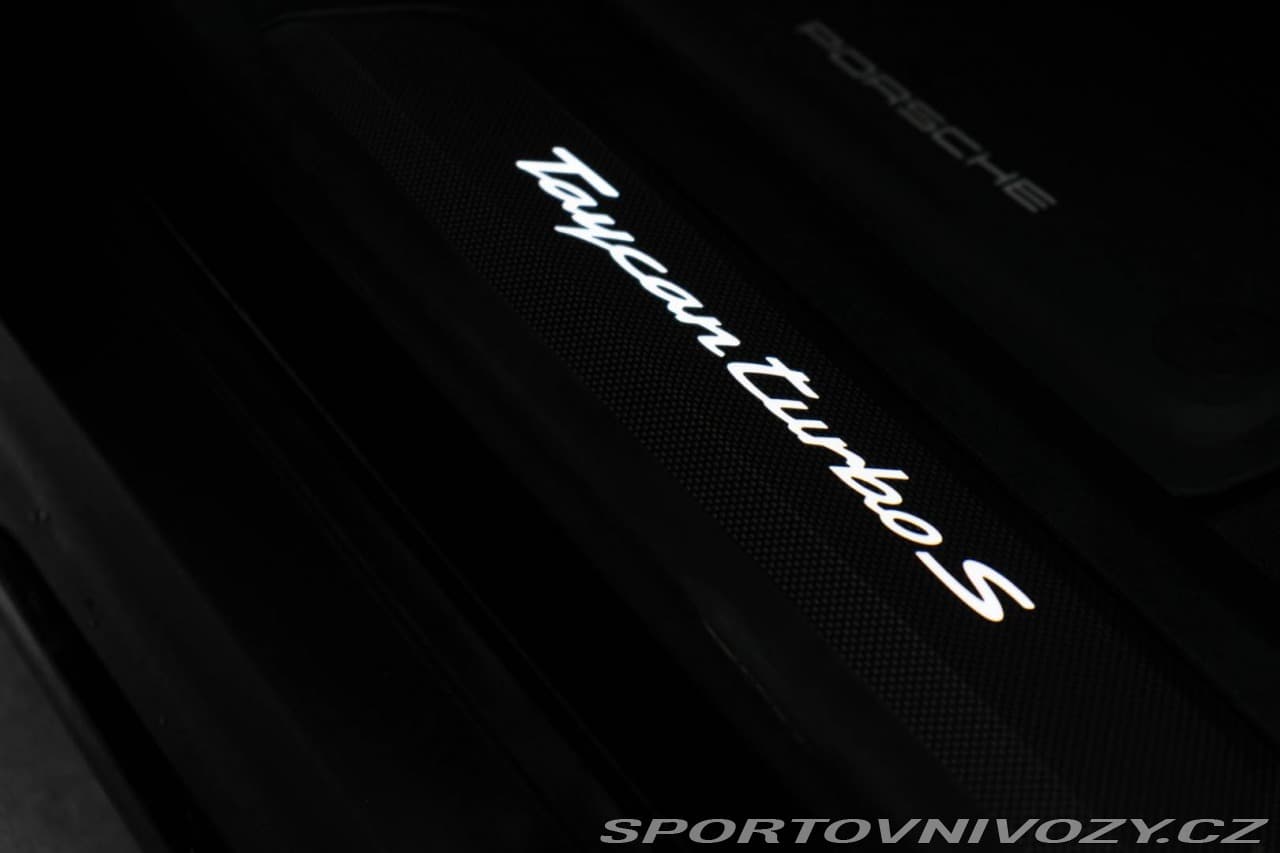 2020 Porsche Taycan - 14