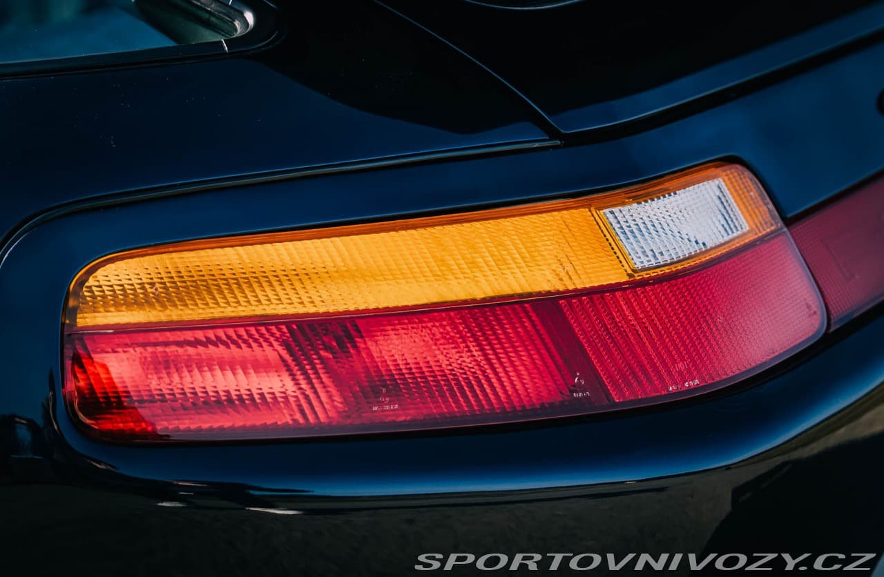 1992 Porsche 928 - 10