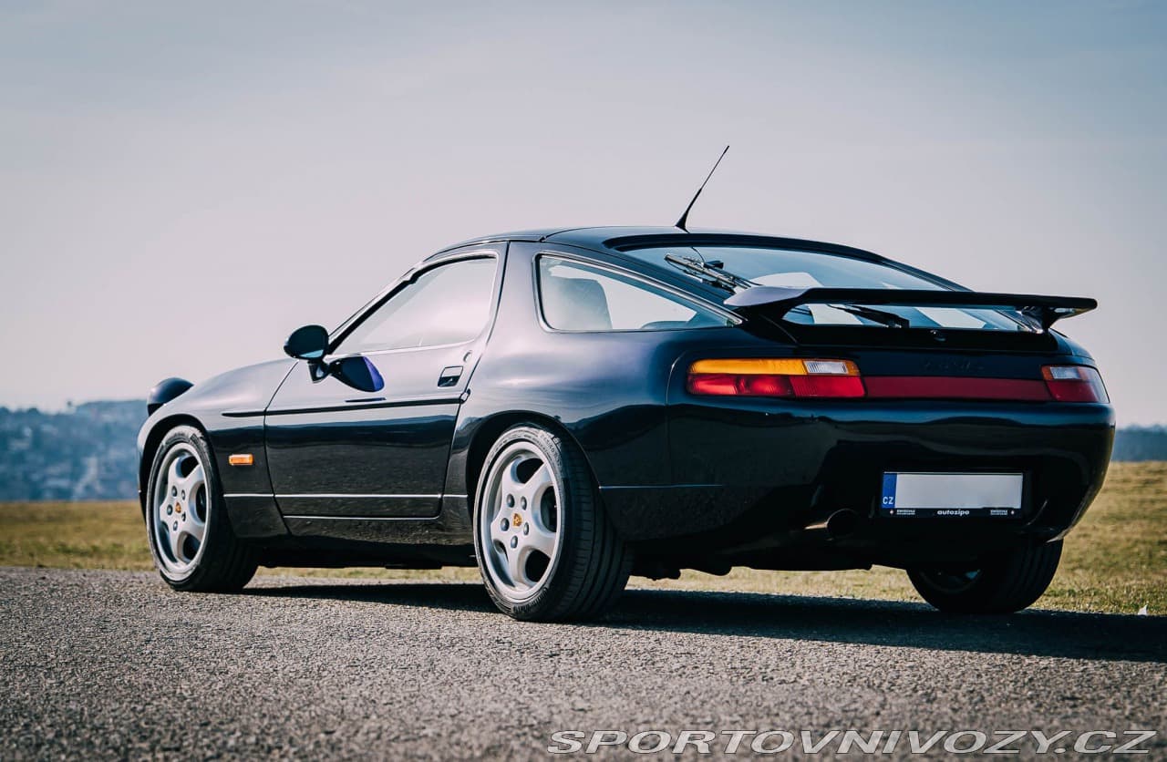 1992 Porsche 928 - 11