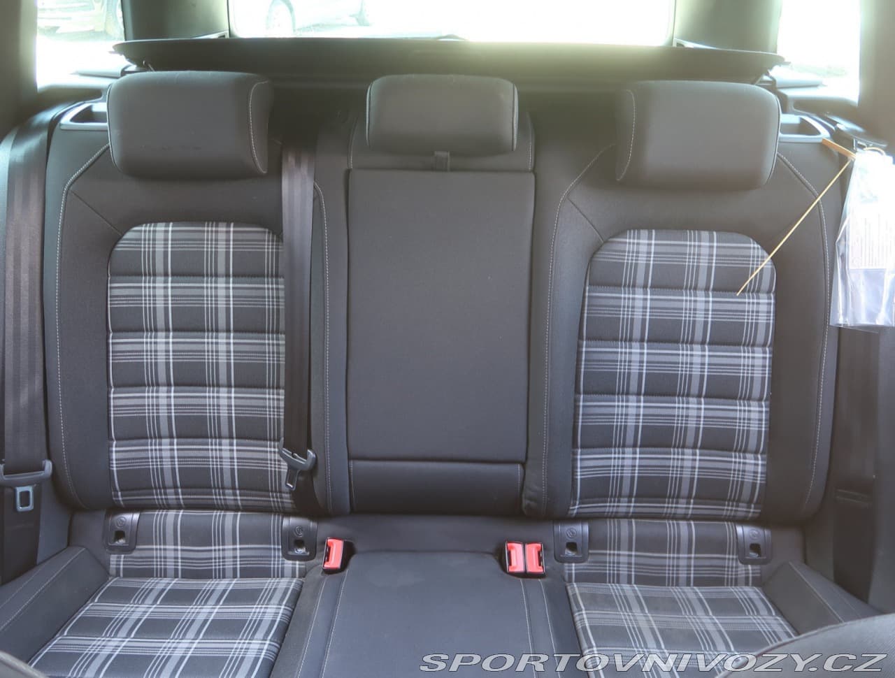 2016 Volkswagen Golf - 10