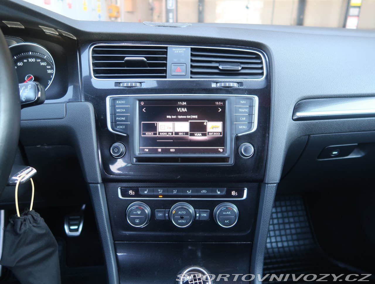 2016 Volkswagen Golf - 12