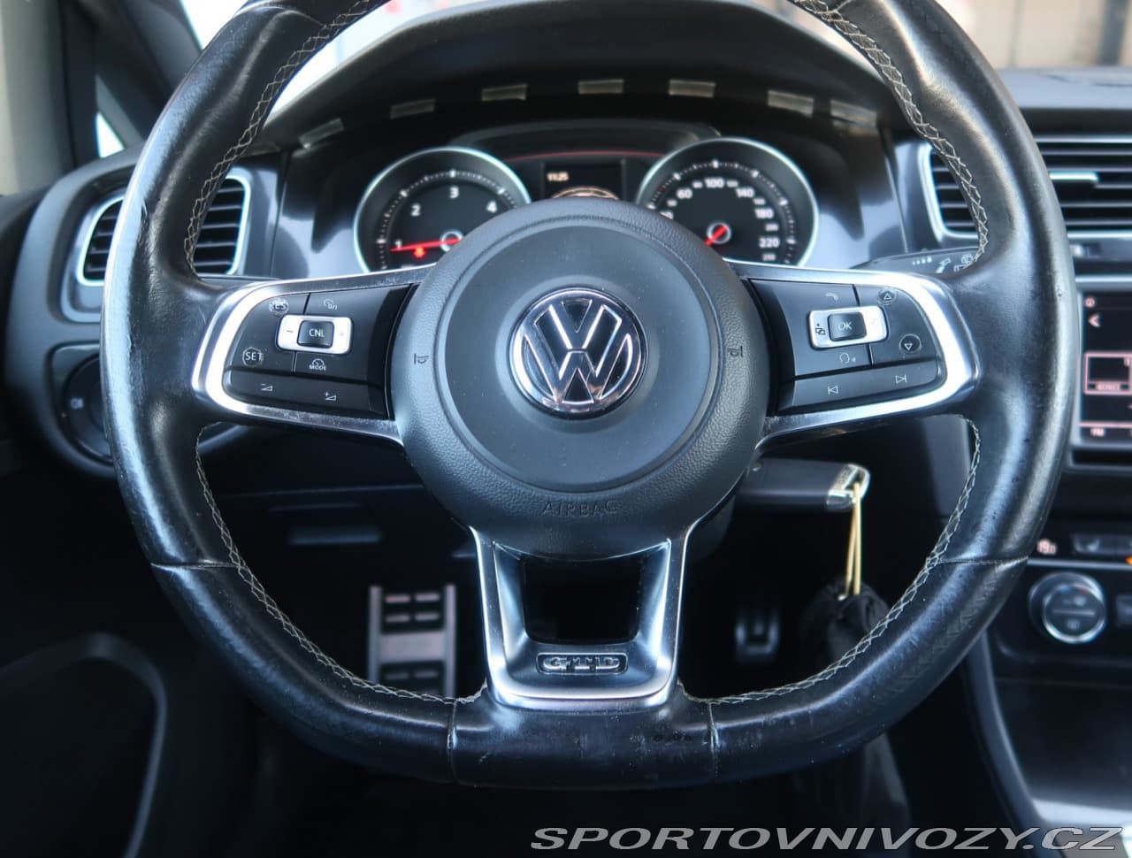 2016 Volkswagen Golf - 16