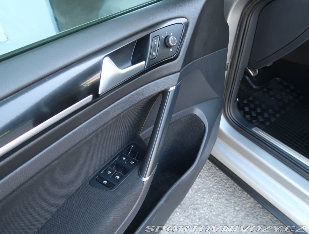 2016 Volkswagen Golf - 17