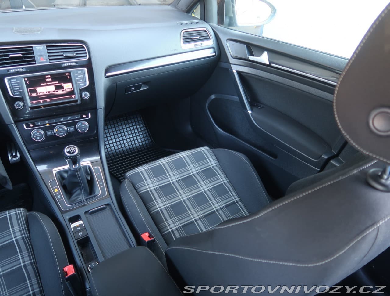 2016 Volkswagen Golf - 8