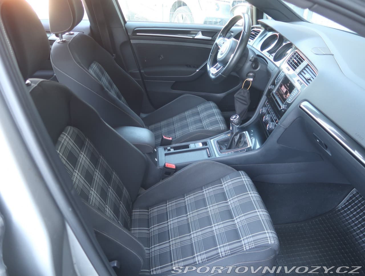 2016 Volkswagen Golf - 9