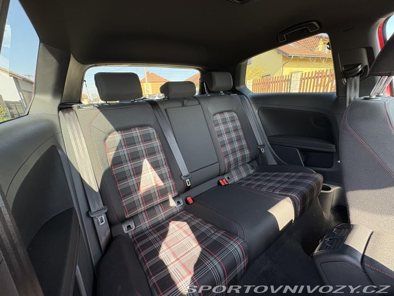 2018 Volkswagen Golf - 10