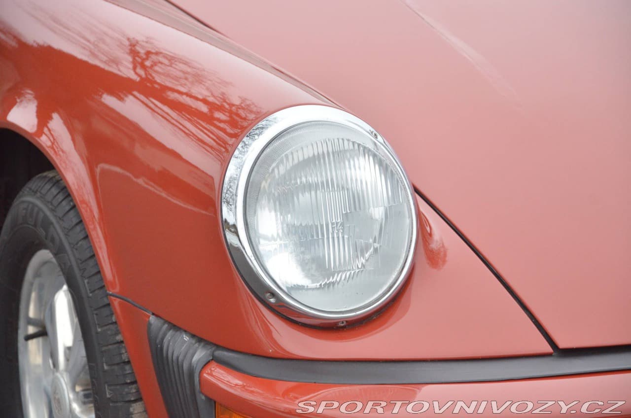 1977 Porsche 911 - 11