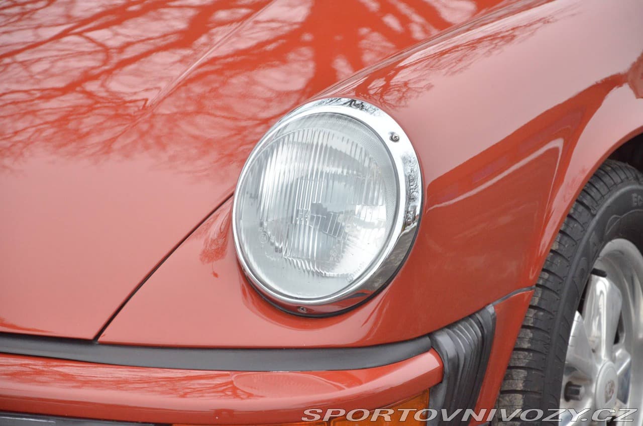 1977 Porsche 911 - 12