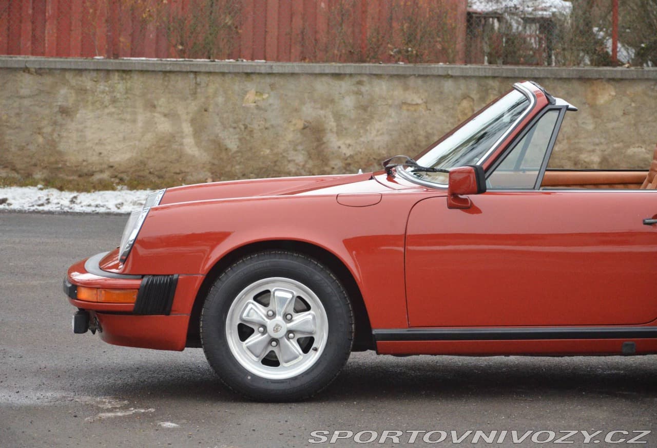 1977 Porsche 911 - 13