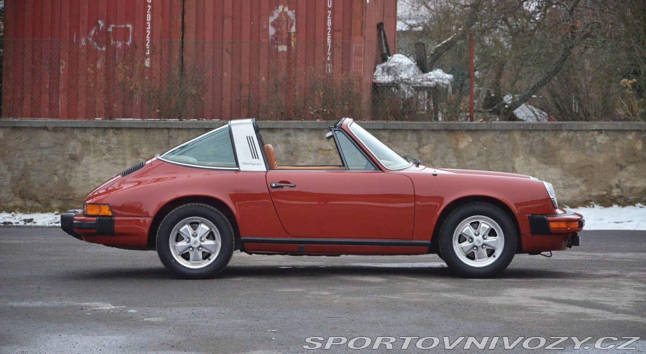1977 Porsche 911 - 2