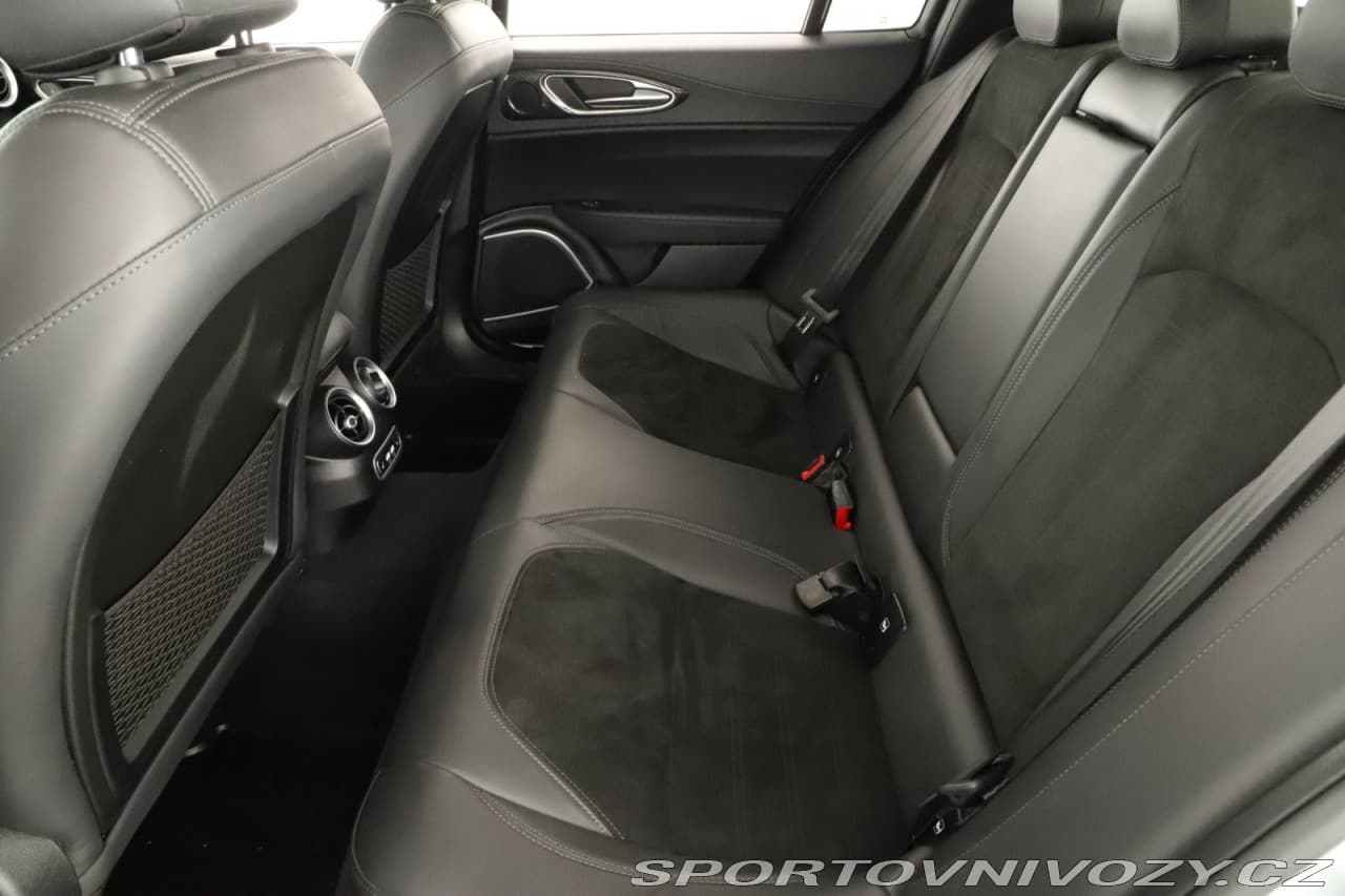 2019 Alfa Romeo Giulia - 7