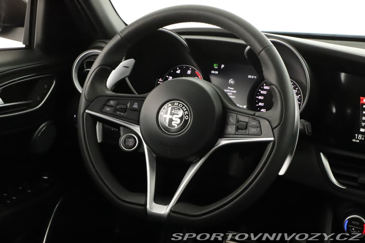 2019 Alfa Romeo Giulia - 8