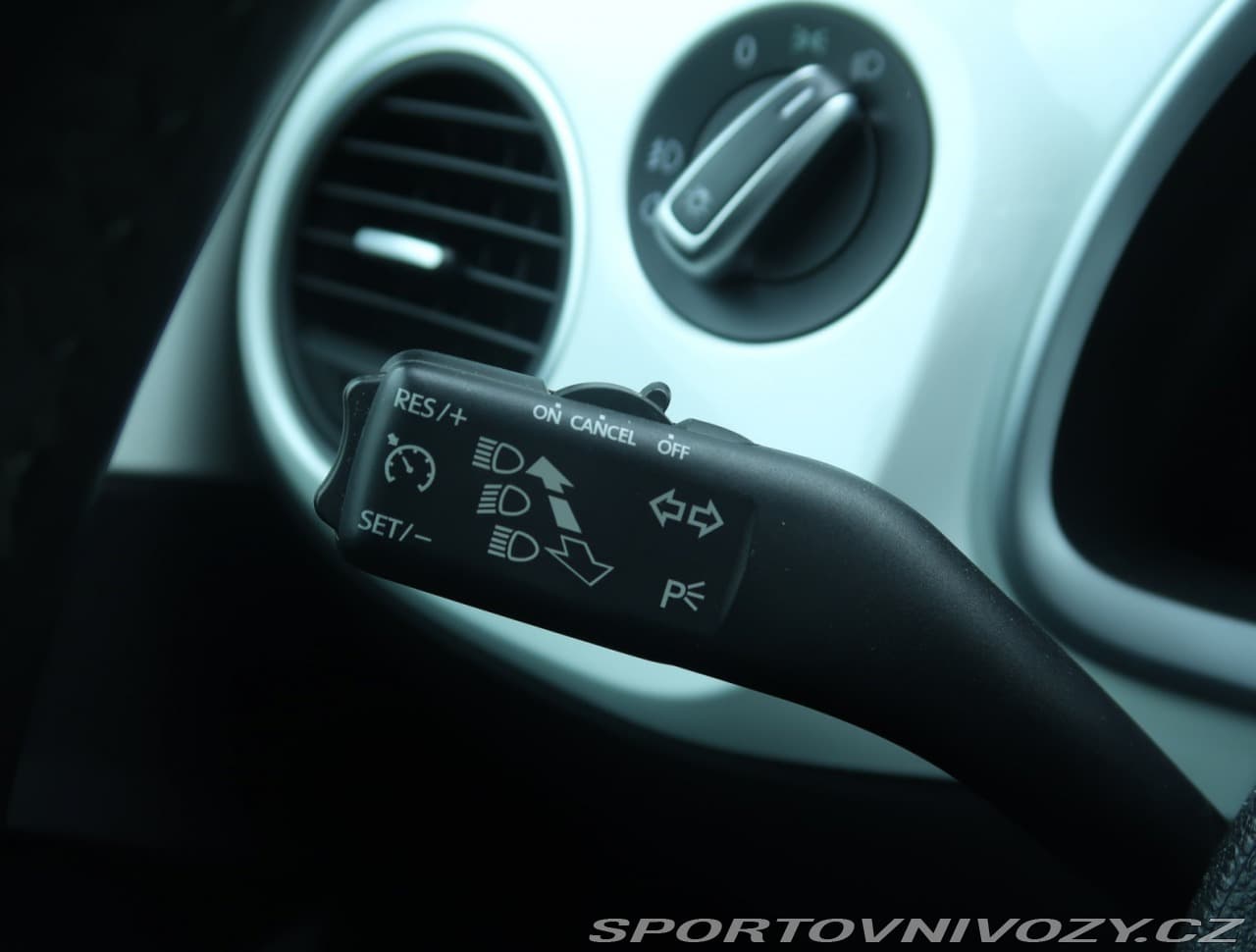 2016 Volkswagen Beetle - 16