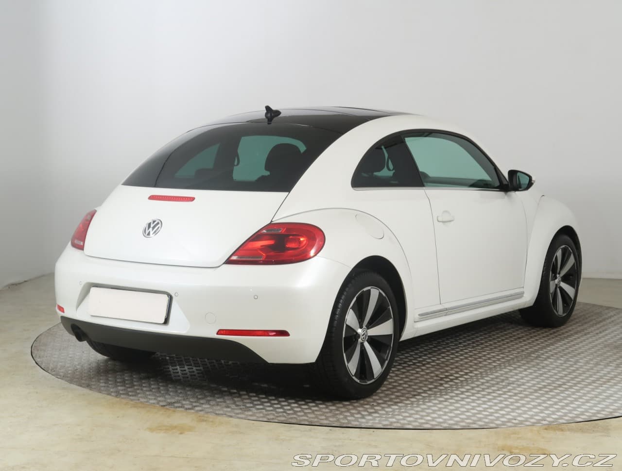 2016 Volkswagen Beetle - 5