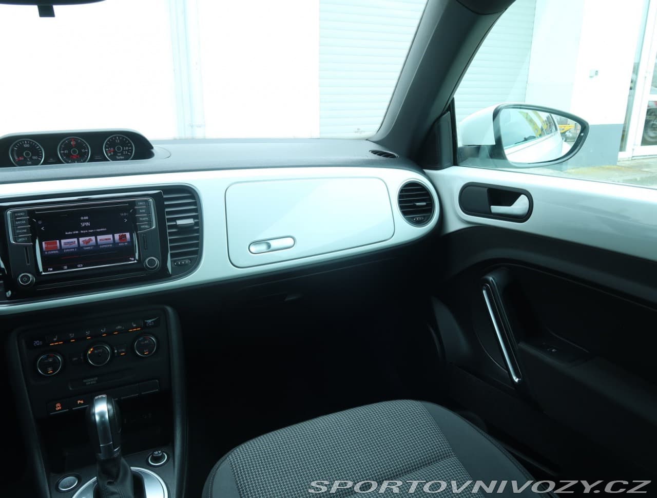 2016 Volkswagen Beetle - 8