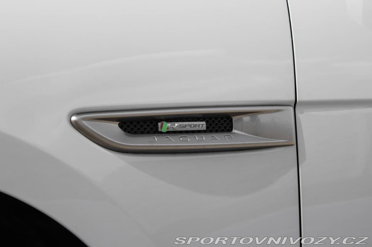 2017 Jaguar F-Pace - 11