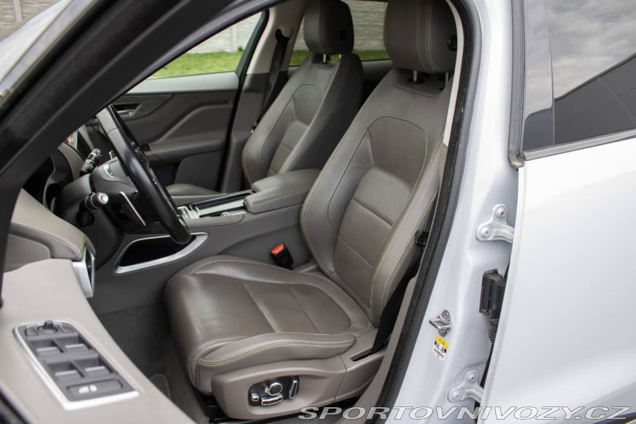 2017 Jaguar F-Pace - 12