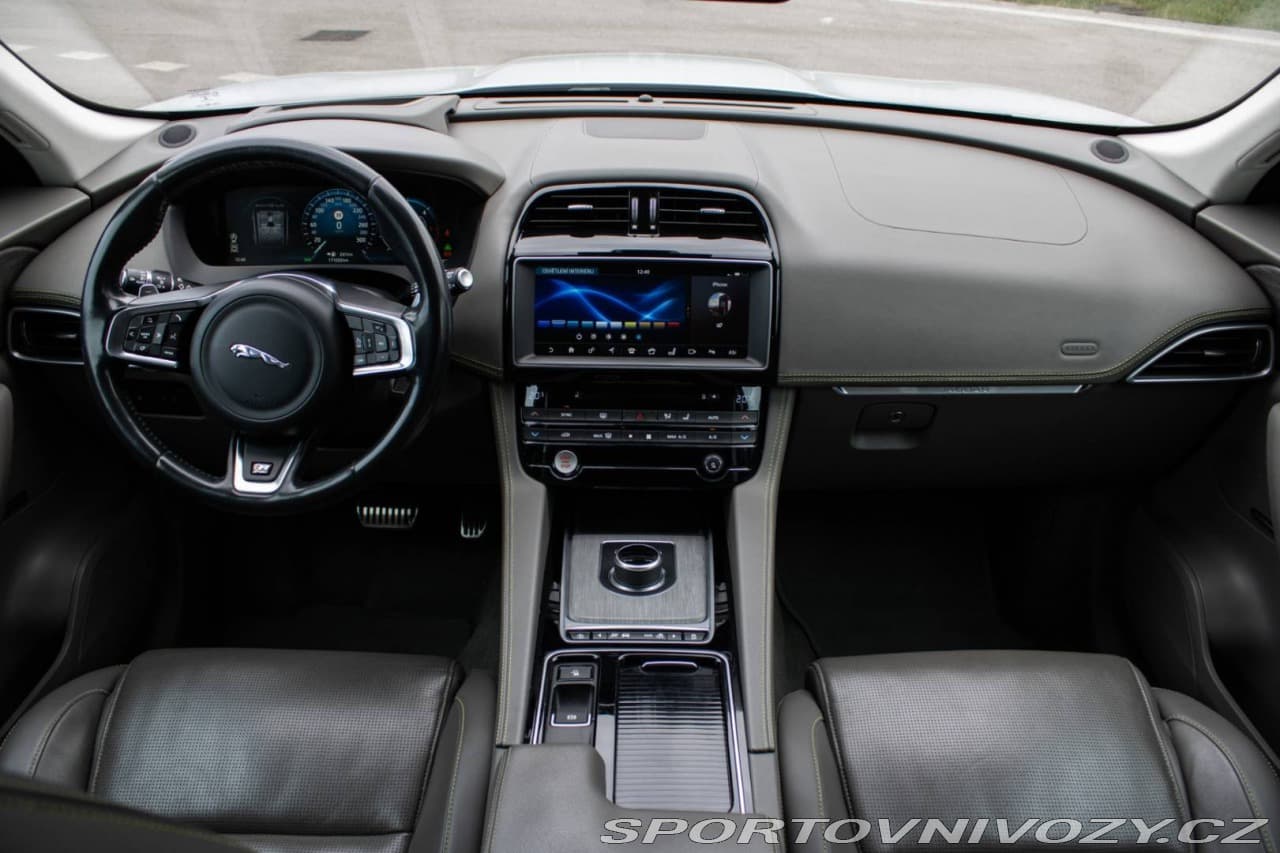 2017 Jaguar F-Pace - 13