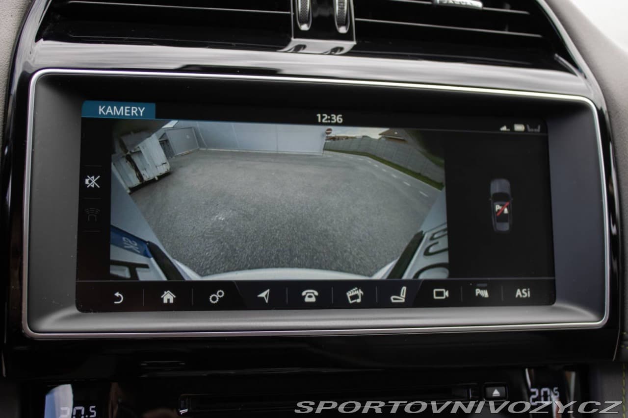 2017 Jaguar F-Pace - 16