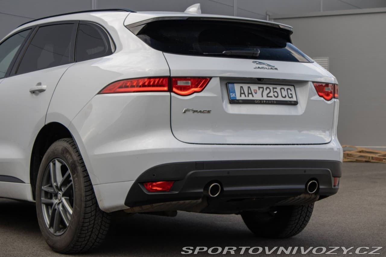 2017 Jaguar F-Pace - 9