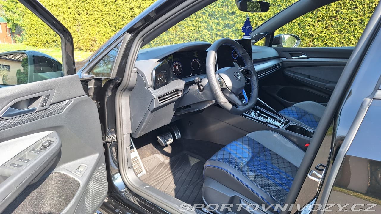 2025 Volkswagen Golf - 10