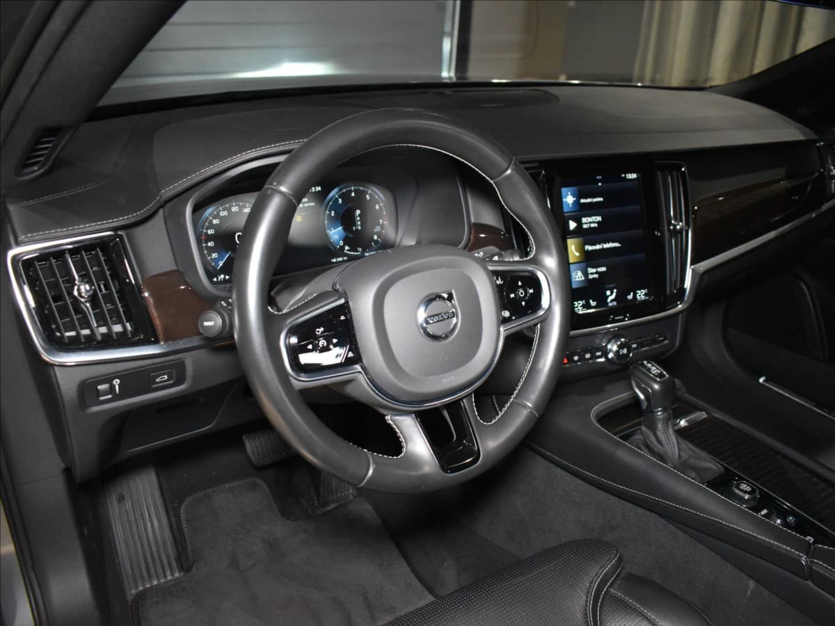 2020 Volvo S90 - 12