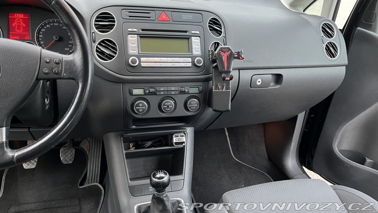 2006 Volkswagen Golf - 11