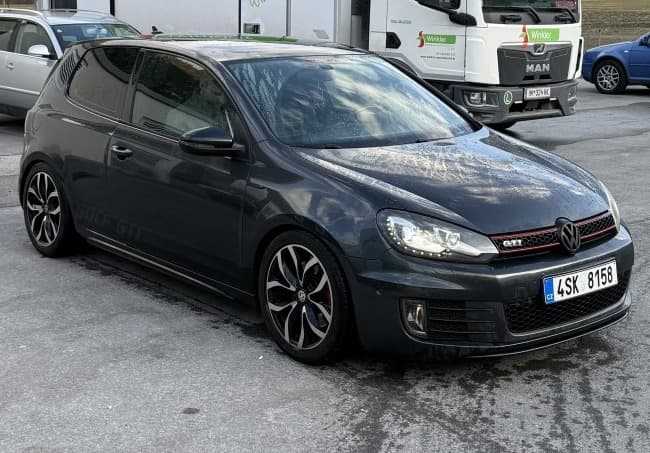 2011 Volkswagen Golf - 8