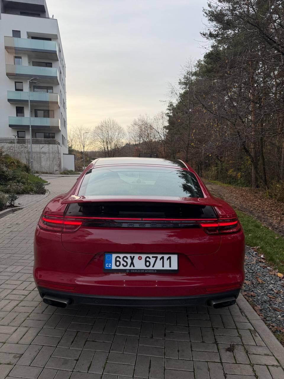 2020 Porsche Panamera - 16