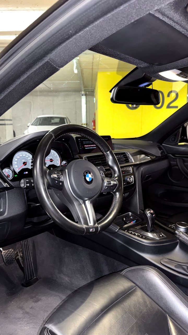 2020 BMW M4 - 17