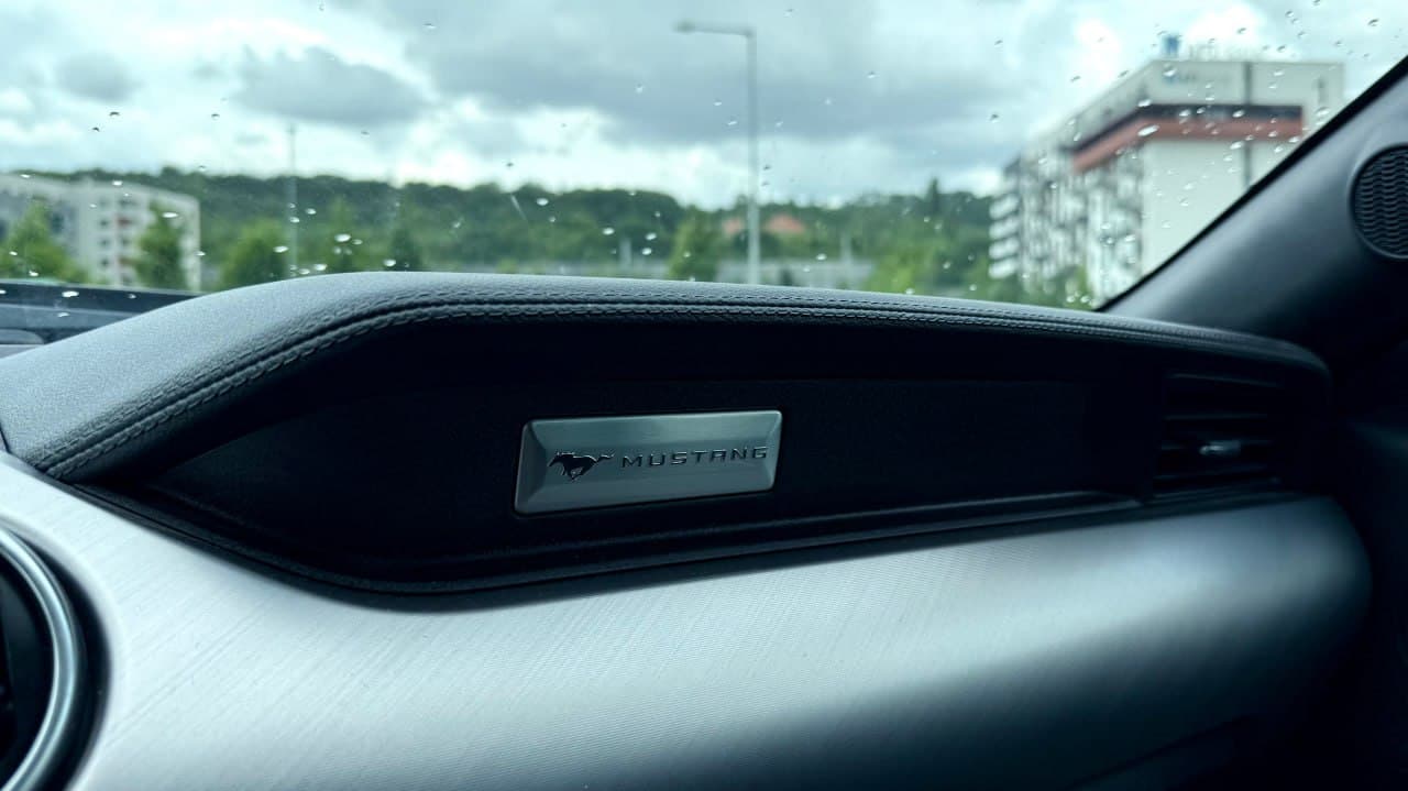 2018 Ford Mustang - 18