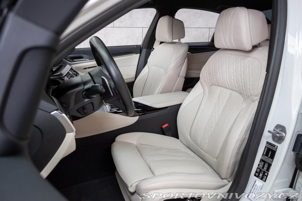 2021 BMW 5-Series - 10