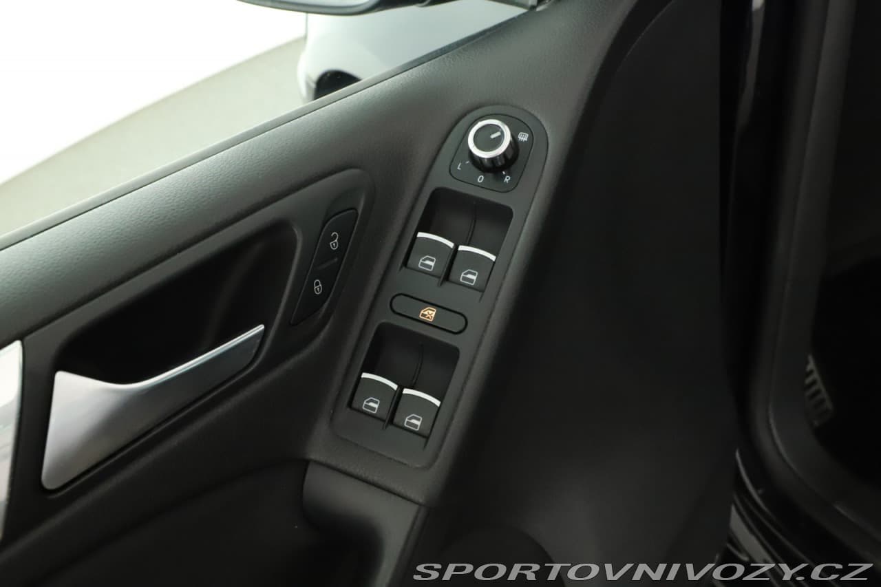 2010 Volkswagen Golf - 12