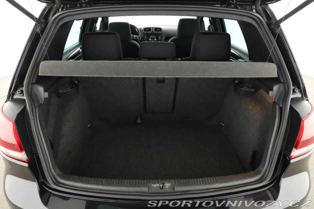 2010 Volkswagen Golf - 13