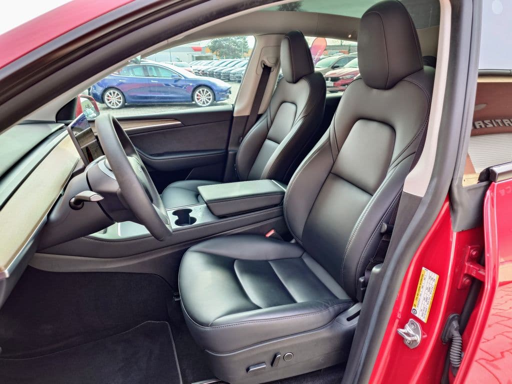 2022 Tesla Model Y - 10