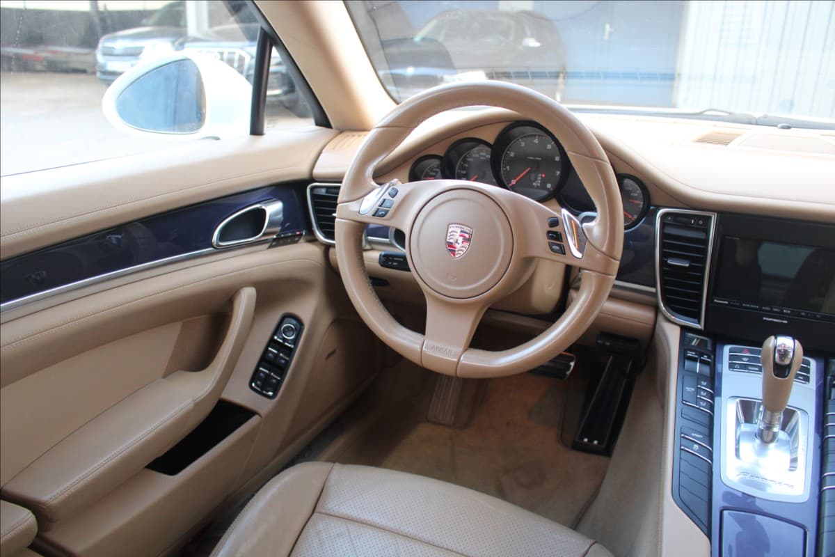 2010 Porsche Panamera - 14