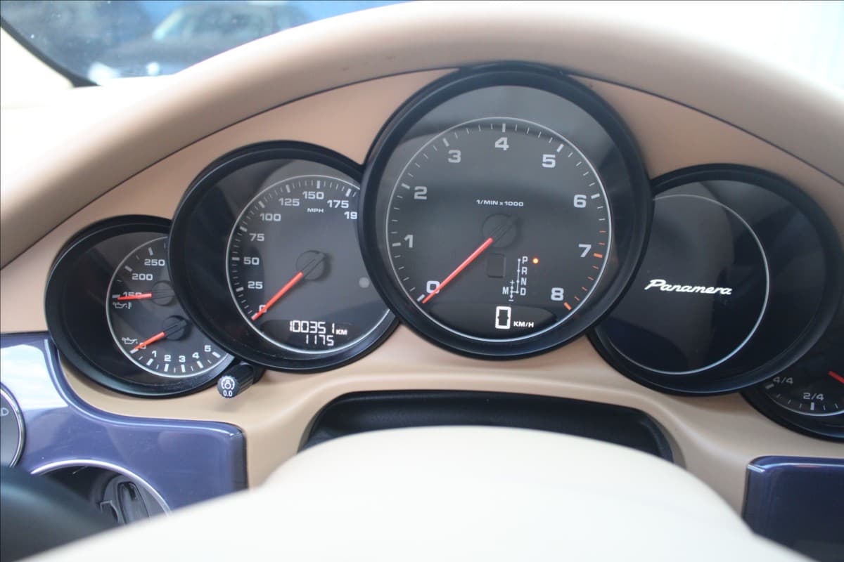2010 Porsche Panamera - 16