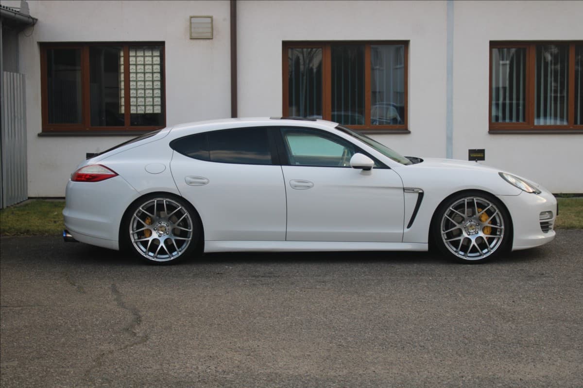 2010 Porsche Panamera - 3