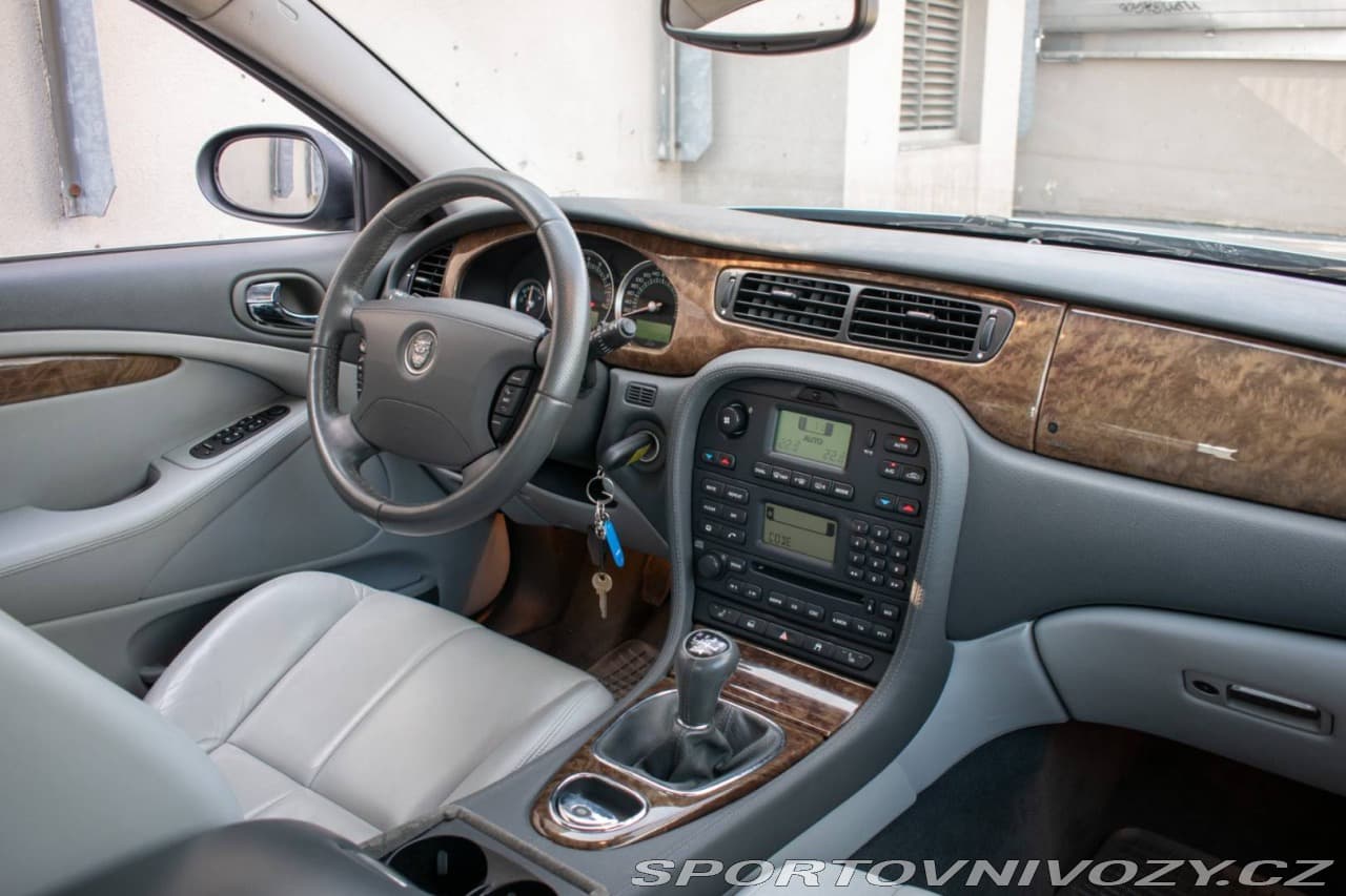 2004 Jaguar S-Type - 10