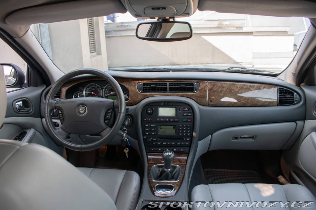 2004 Jaguar S-Type - 11