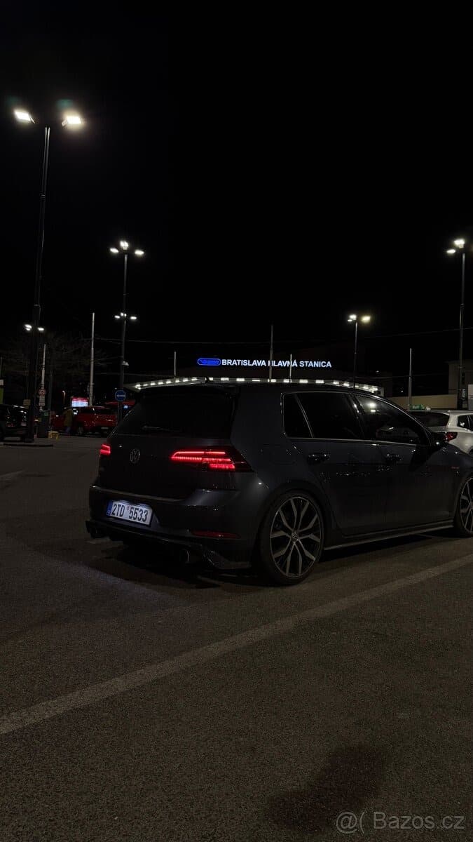 2017 Volkswagen Golf - 2