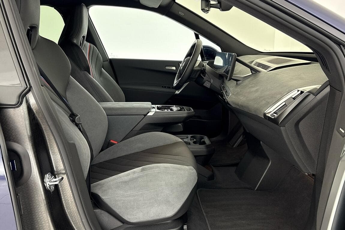 2025 BMW Ix - 13