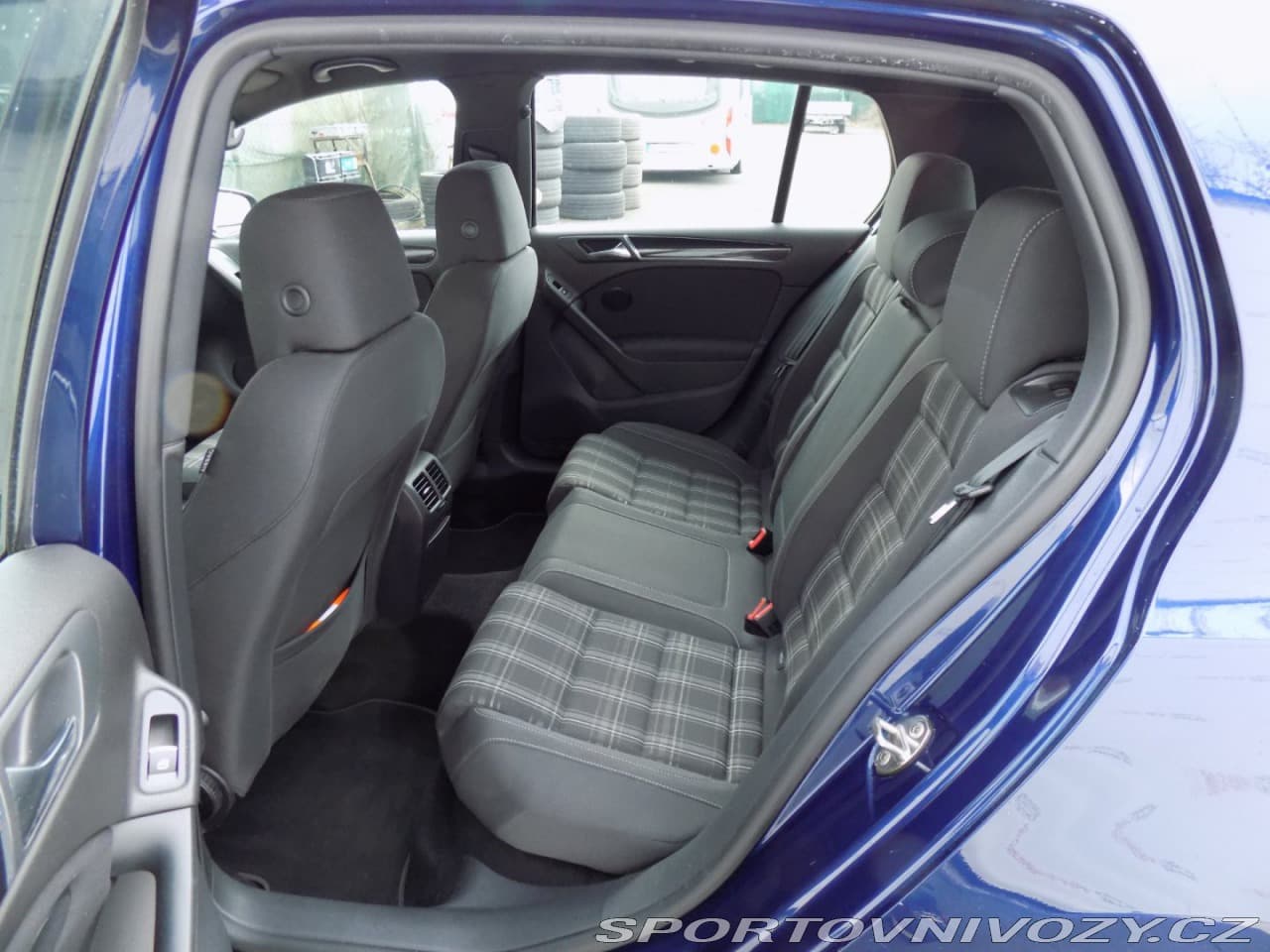 2012 Volkswagen Golf - 10