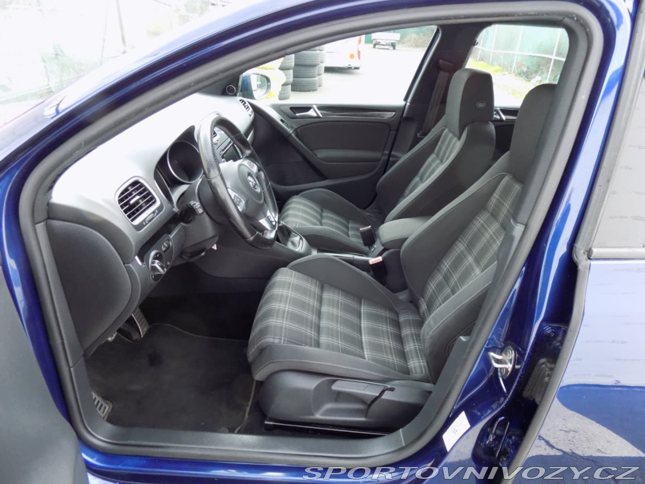 2012 Volkswagen Golf - 12