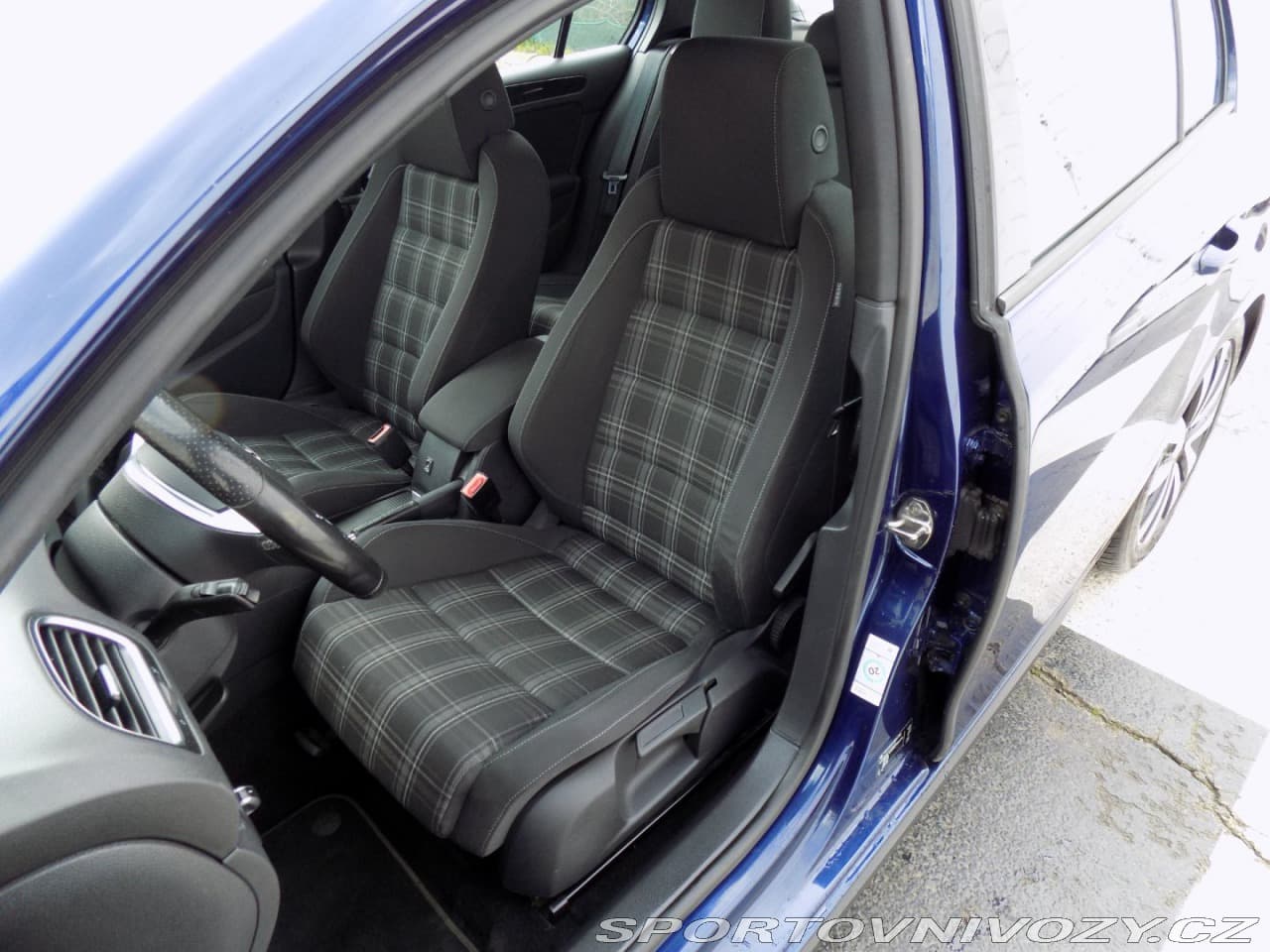 2012 Volkswagen Golf - 14